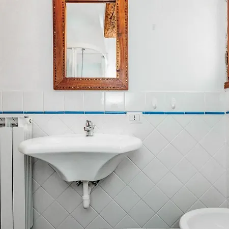 View In Venice! Charming With Private Roof Terrace Apartment Venice